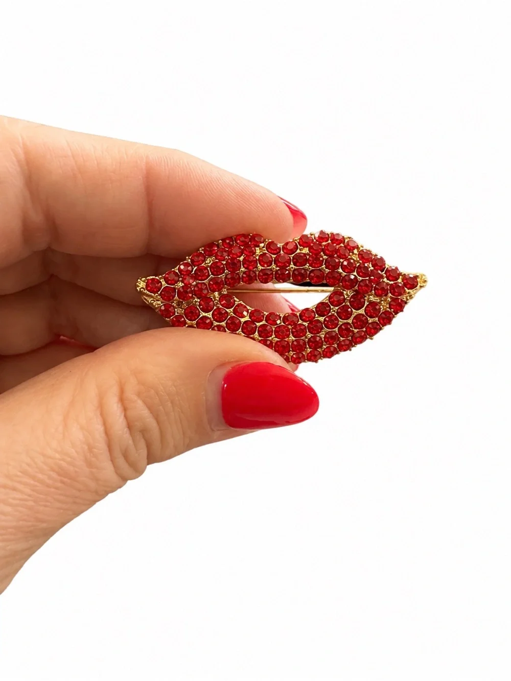 New Red Rhinestone Lips Brooch Pin – Sparkling Crystal Kiss Brooch – Gold Tone
